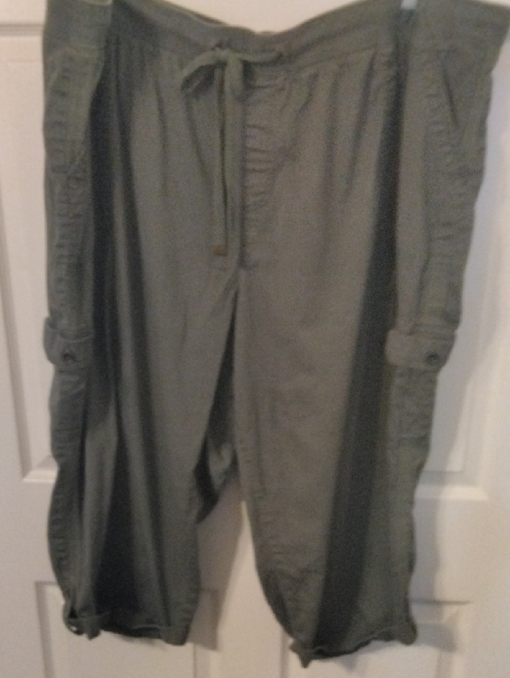 Women's Olive Drawstring Cropped Cargo Pants